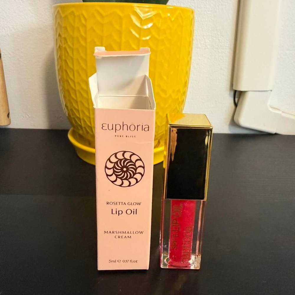 Euphoria Pure Kiss Marshmallow Cream Lip Oil in Rosetta Glow nib exp: 3/2029